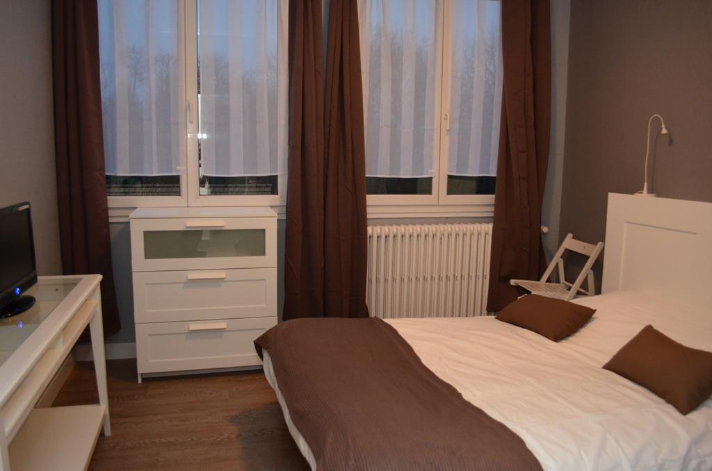 Auberge Du Lac Hotell Marcilly-sur-Tille Rum bild