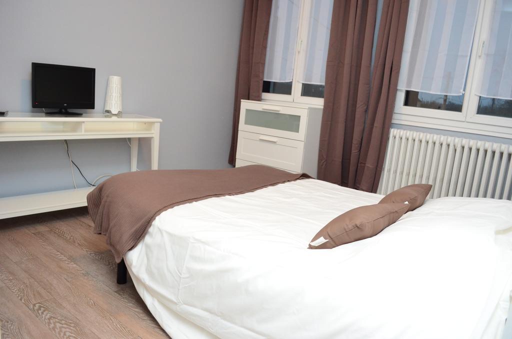 Auberge Du Lac Hotell Marcilly-sur-Tille Rum bild